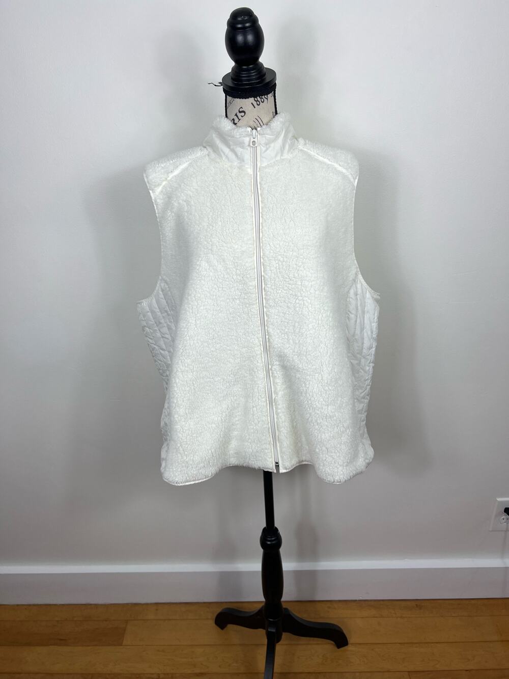 Talbots white teddy zip up vest with pockets